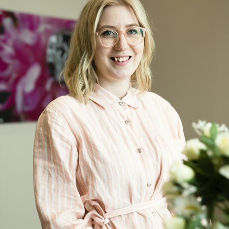 Saara Kantokorpi on auttanut ihmisiä sekä avioliiton aloittamisessa että sen päättämisessä. Nykyisessä työssä parasta on todistaa ihmisten onnea.