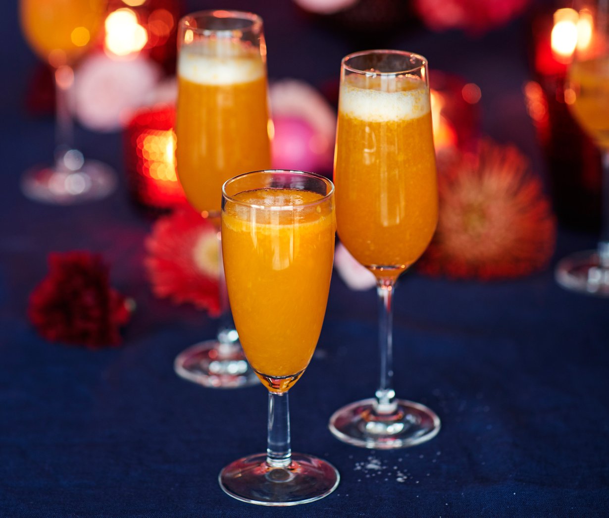Malja meille! Raikas aperitiivi aloittaa juhla-aterian.