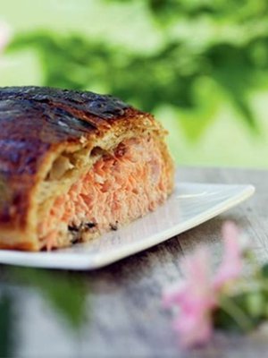 Taikinoidun lohen paras kumppani on ohuen ohueksi viipaloitu fenkoli.