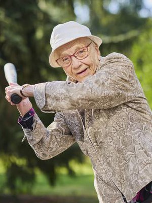 Kerttu Lehtikangas, 100, pelasi pesäpalloa jo opettajaseminaarissa 1940-luvulla. 