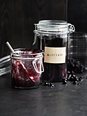 Säästeletkö viime kesän mustikoita? Tätä luksushilloa kannattaa raaskia kokeilla!