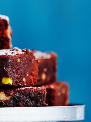 Suklaabrownie jaksaa odottaa syöjäänsä seuraavaan päivään.