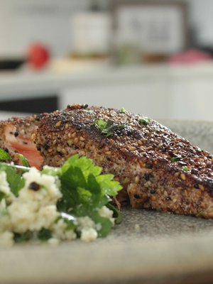 Dukkah-mausteseosta saa valmiina, mutta sen voi sekoittaa myös itse. 