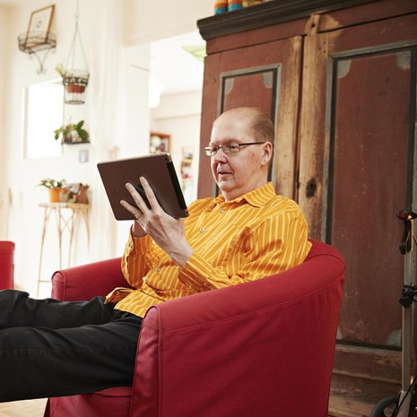 Tiedetoimittaja Petri Riikonen asuu Espoossa ja matkustelee joko tabletin Google Earth -sovelluksella tai pöytäkoneella Google Mapsin avulla. 