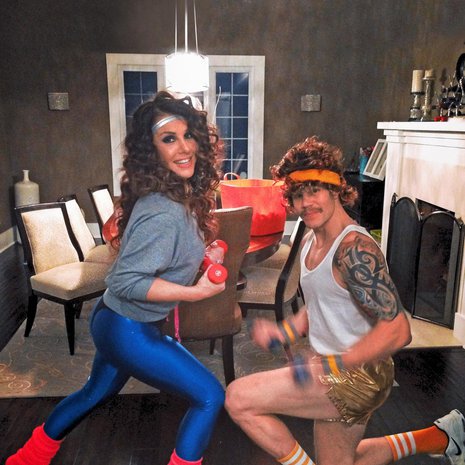 ”Minua ja Ollia yhdistää se, että otamme itsemme hyvin vakavasti. Tai sitten emme”, Katerina sanoo. Vuonna 2013  pari juhli halloweenia asuissa, joissa oli tuulahdus 1980-lukua. Silloin koti oli Kanadan Winnipegissä.