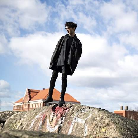 ”Kun päätin alkaa kirjailijaksi, en ajatellut yhtään, mistä saan rahaa tai muuta. Uskoin vahvasti, että kyllä kaikki järjestyy.”