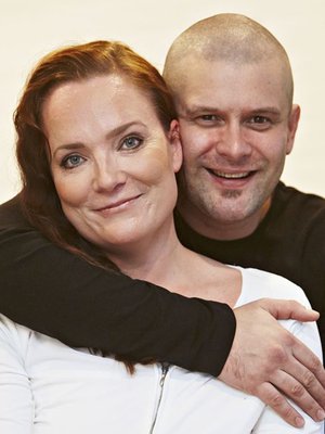 Pirita ja JP eli Jari-Pekka asuvat Toijalassa. Perheeseen kuuluu kuusi lasta heidän aikaisemmista liitoistaan. Pirita on ammatiltaan yksityinen perhepäivähoitaja ja JP on määräaikaisella työkyvyttömyyseläkkeellä Postilta. 