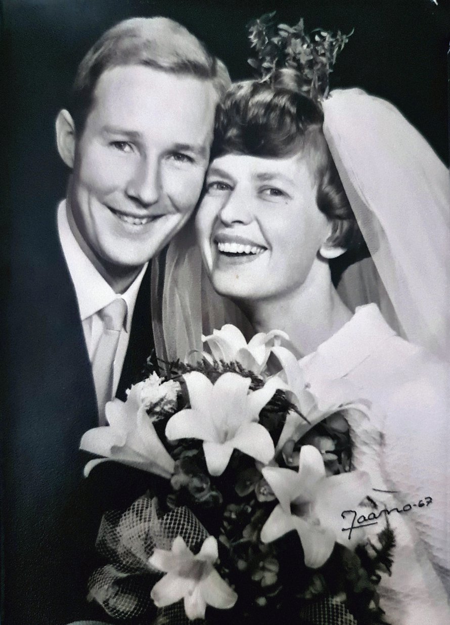 Kimmo ja Ritva menivät naimisiin 22.10.1967 Elimäen kirkossa, Ritvan kotipitäjässä. Kimmo kosi ensimmäistä kertaa heti ensitreffien jälkeen. Vasta toisella kosimiskerralla hän sai myöntävän vastauksen.