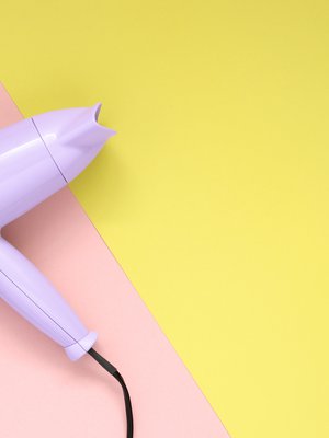 Kadehditko ystävää, jonka hiukset kuivuvat niin vikkelästi, ettei fööniä tarvita? Turhaan. ”Terve, vahva hius kuivuu hitaasti”, hiustutkija Annikki Hagros-Koski sanoo.