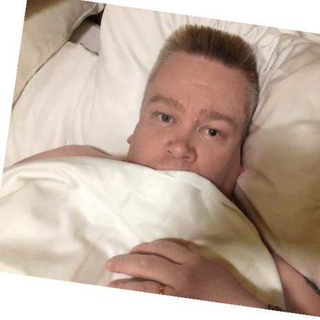 Akin jokapäiväinen iltarukous on: Levolle lasken, Luojani, armias ole suojani. 