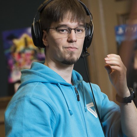 Vaikeimpina aikoina Kimmo Laine tiesi olevansa pahasti masentunut ja tietokonepelaamisen masentavan entistä enemmän. ”Silti en pystynyt lopettamaan aivan liiallista pelaamista.”