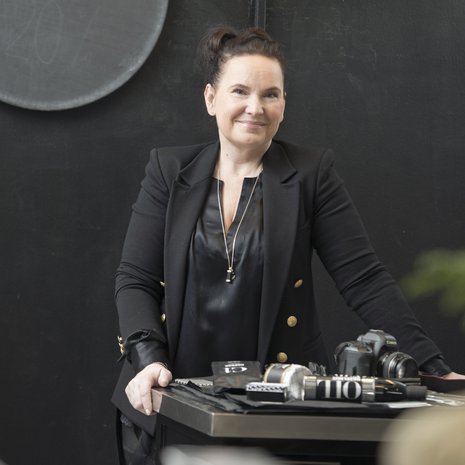 Mrs Jones -blogin Jonna Kivilahti kuvaa arjen kauneutta ja rakastaa mustaa väriä.