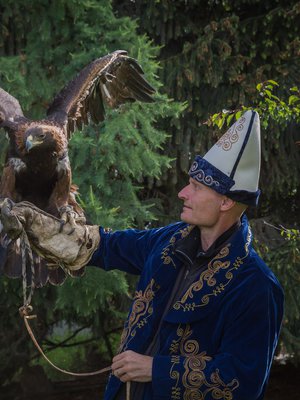 Hannu Laakso kuvausmatkalla Kirgisiassa. Kuva Ivan Timoshkin.