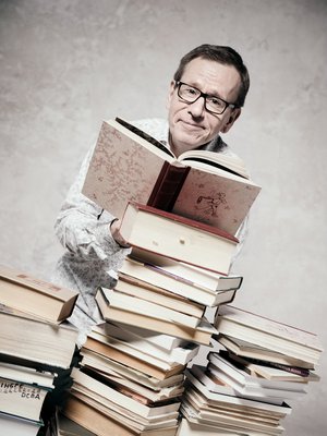 Seppo Puttonen on Ylen kirjallisuustoimittaja.