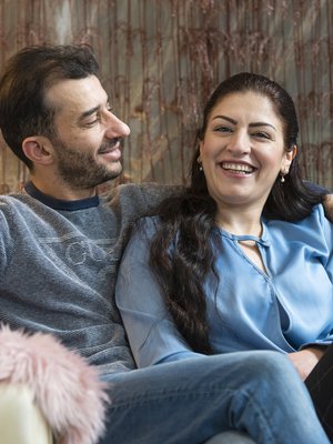 ”Rakastan Wafaata tuhatsataprosenttisesti, olen yhä kuin vastarakastunut, jonka sydän sanoo pam pam pam”, Ali kertoo.