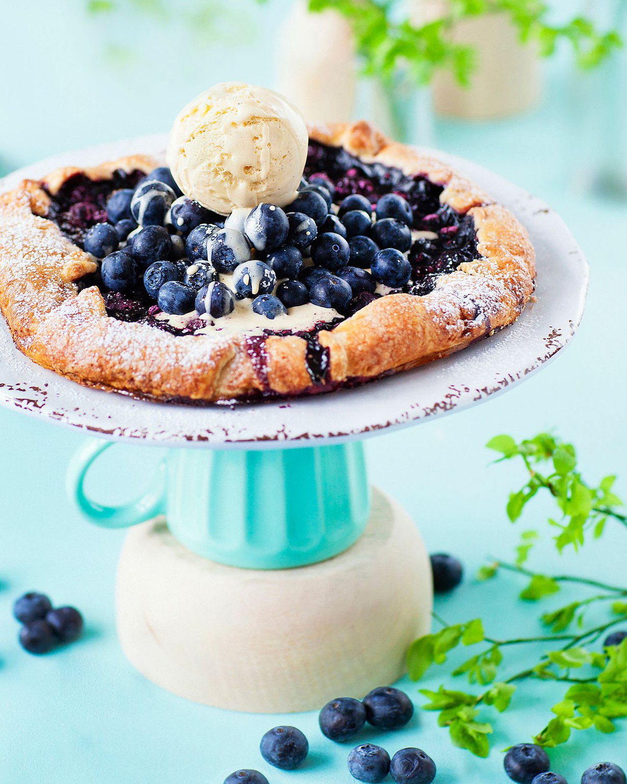 Galette on ihana vaihtoehto perinteiselle murotaikinapohjaiselle mustikkapiirakalle, ja vähintään yhtä nopea tehdä.