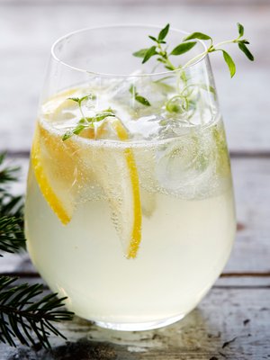 Kylmä drinkki ei syö joulun kuormasta. Tässä lasillisessa maistuu vuoden 2018 Blossa-glögi.