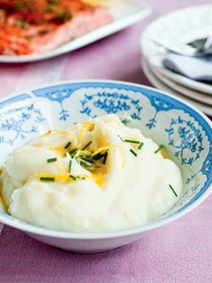 Perunamuusi on edullista ja riittoisaa syötävää. Ylijääneestä muusista leivot hetkessä herkullisia rieskoja.