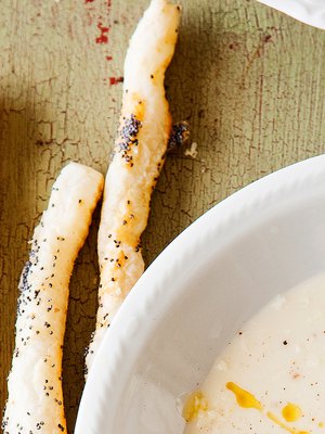 Mausta voitaikinatikut välillä vaikka juustoraasteella.