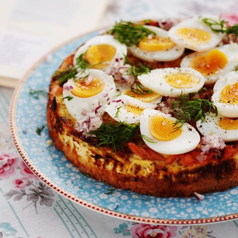 Tuplaa määrät ja tee piirakka uunipellille, kun kestitset suurta ja nälkäistä seuruetta.