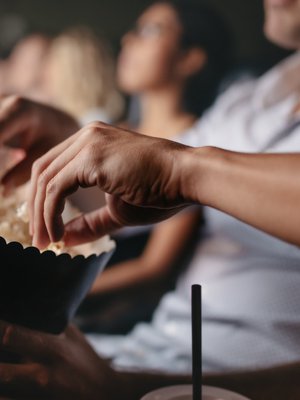 Saat lahjaksi... yhteisen leffaillan!