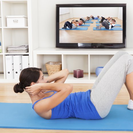 Hien saa pintaan myös kotijumppaamalla olohuoneessa.