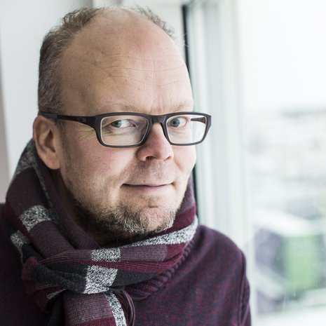 It-alan myyntipäällikkö Veli-Matti Saarinen, 47, rentoutuu parhaiten golfkentällä, sauvakävelyllä, veneillen ja tennistä pelaten.