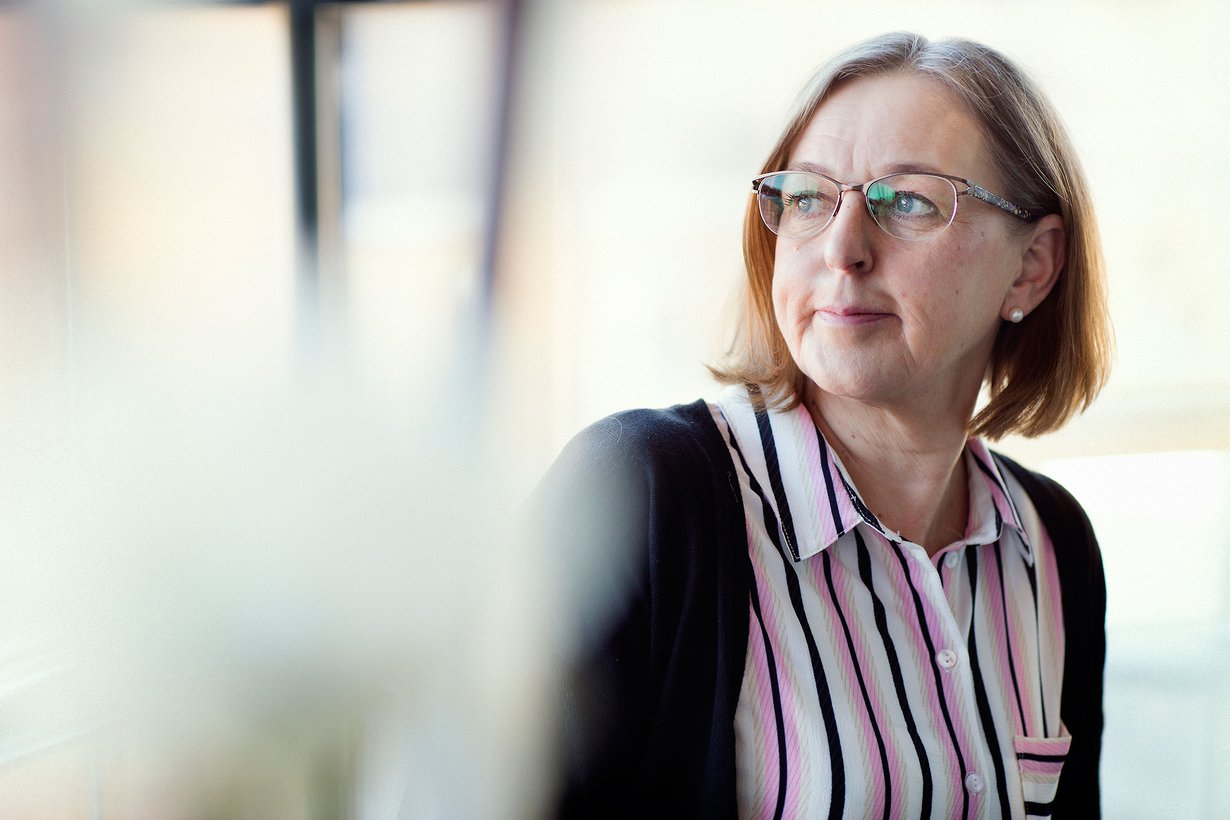 ”Elämä ei mennyt niin kuin ajattelin, mutta värikästä on ainakin ollut”, Anna-Erika miettii.